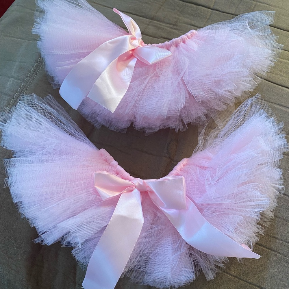 Twin girl newborn photo shoot tutus